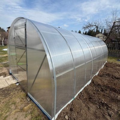 Почему желтеет поликарбонат?